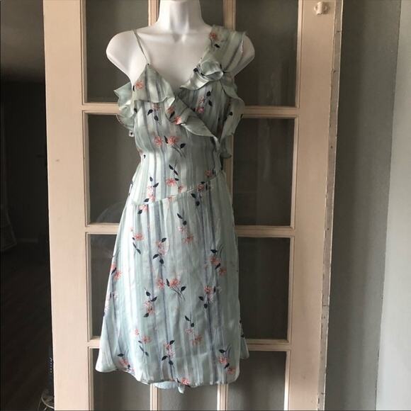 New ASTR The Label Josie Floral Wrap Dress - Picture 5 of 6
